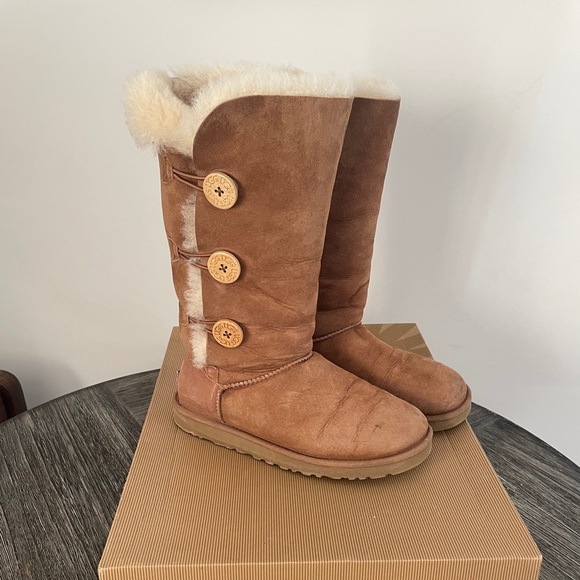 Ugg bailey button - Picture 1 of 6